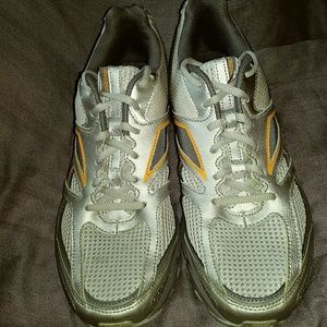 Reebok DMXRIDE athletic running shoe